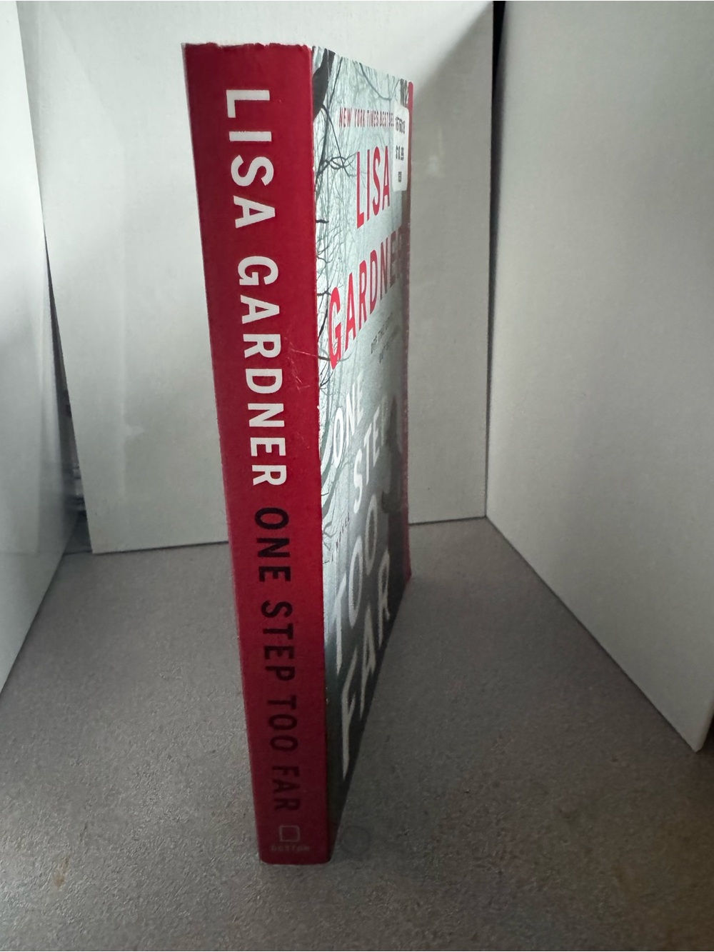 One Step Too Far by Lisa Gardner Paperback Thriller - Picture 2 of 5